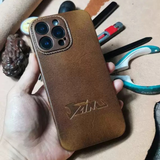 جراب آيفون مصنوع يدويًا من الجلد الطبيعي الفاخر، متوافق مع آيفون 17/ آيفون 16/ آيفون 15 برو/ آيفون 14 برو/ آيفون 13 برو، جراب آيفون جلدي منقوش ثلاثي الأبعاد حسب الطلب