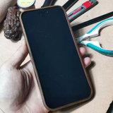 جراب آيفون مصنوع يدويًا من الجلد الطبيعي الفاخر، متوافق مع آيفون 17/ آيفون 16/ آيفون 15 برو/ آيفون 14 برو/ آيفون 13 برو، جراب آيفون جلدي منقوش ثلاثي الأبعاد حسب الطلب